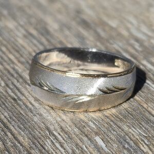 14k White GOLD & Yellow Gold Two-Tone Keepsake diamond-cut band sz 6 ring 4 gram